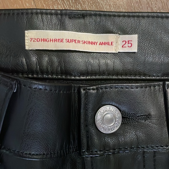 Levi's 720 High Rise Faux Leather Ankle Women's Jeans, size 25 - Picture 2 of 3